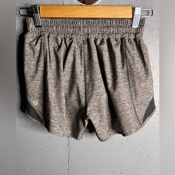 Lululemon Hotty Hot Short  Low-Rise 4 Tall “Heather Lux Multi Black - Picture 4 of 9